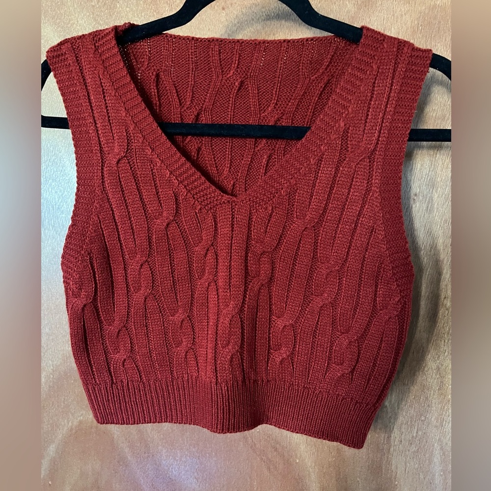 Red cropped sweater vest